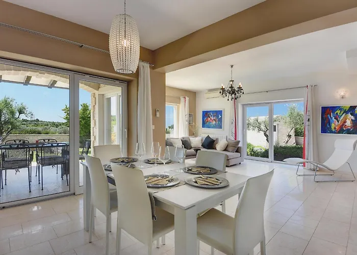 Macun * Ρόβινι